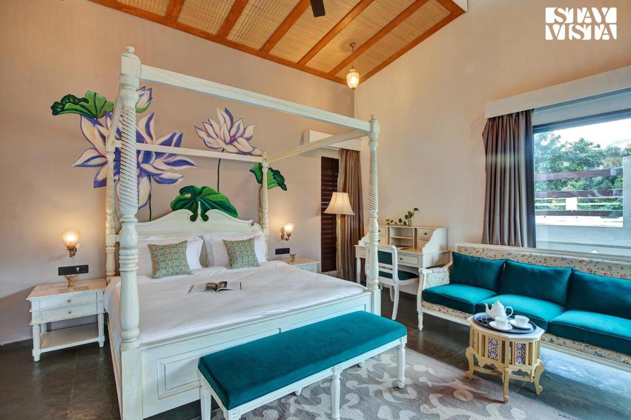 Stayvista'S The Earthen Boutique - City Escape With Spacious Pool, Terrace, Lawn & Indoor-Outdoor Games Udajpur Exteriér fotografie