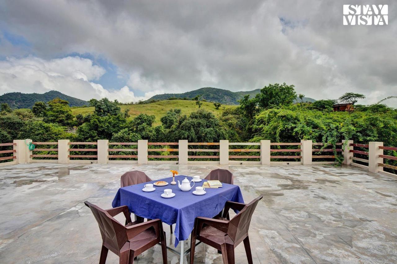 Stayvista'S The Earthen Boutique - City Escape With Spacious Pool, Terrace, Lawn & Indoor-Outdoor Games Udajpur Exteriér fotografie
